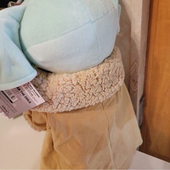 Star Wars THE CHILD Holiday Greeter 18" Plush Baby Yoda holding Candy Cane - Picture 8 of 10